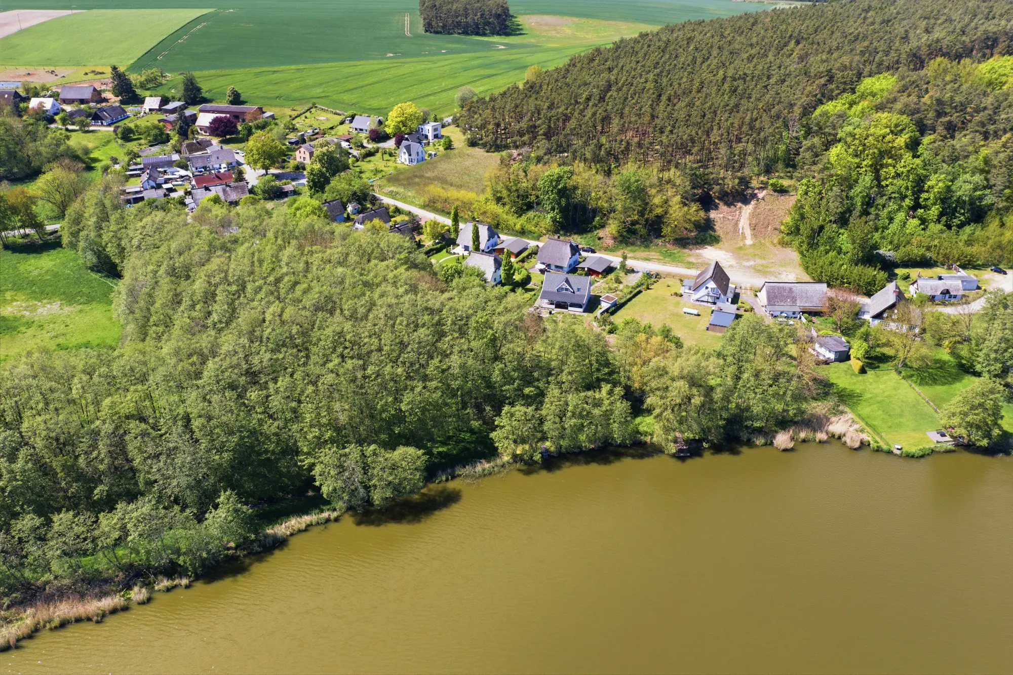 Luftbild vom Usedomer Achterland mit See und Wald